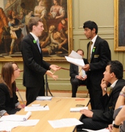 Vem debater em inglês!